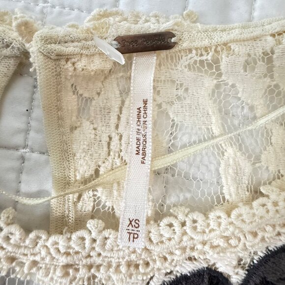 Free People XS Lace Peplum Top Beige & Black Floral Embroidery Short Bell Sleeve - Picture 3 of 7